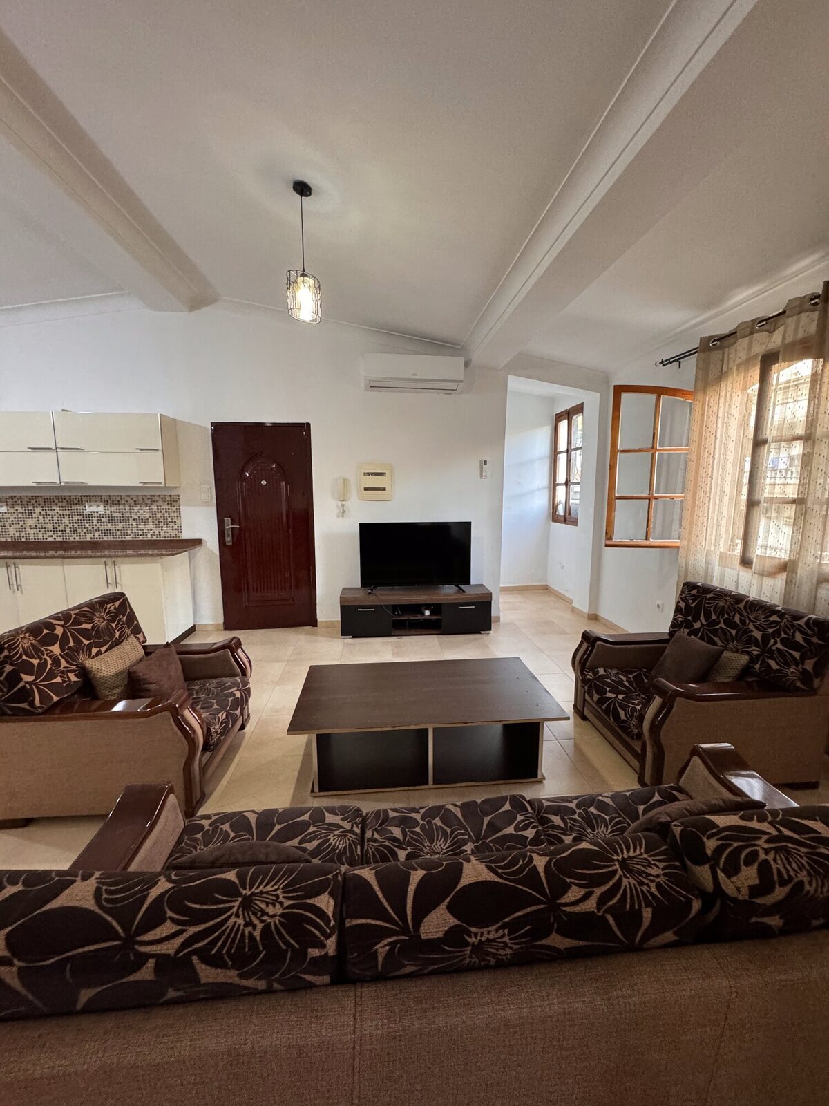 Séjour de l'appartement F3 El Achour 100 m²